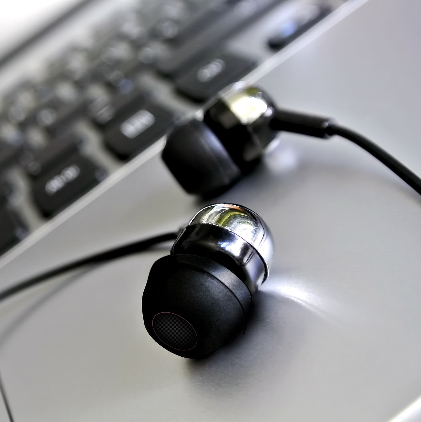 Experts Share Predictions On The Digital Audio Ecosystem In 2018
