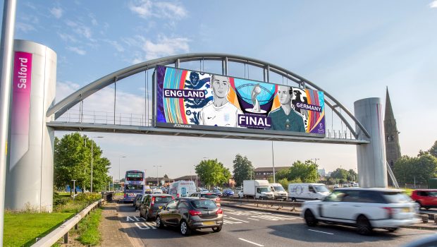 Leveraging pDOOH in Privacy-First Marketing: Interview with Dom Kozak, JCDecaux The Salford Arch